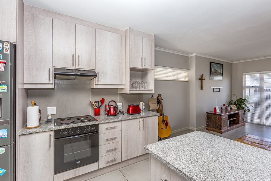 2 Bedroom Property for Sale in Parklands North Western Cape